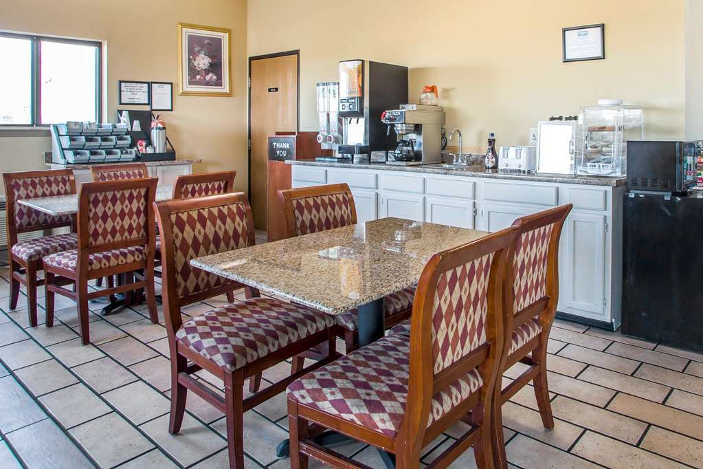 Red Lion Inn & Suites Caseyville Restoran gambar